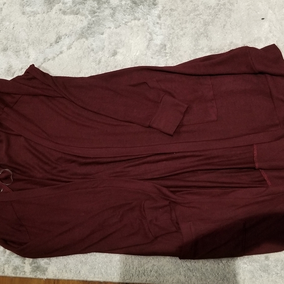 Maroon sweater - Picture 6 of 6